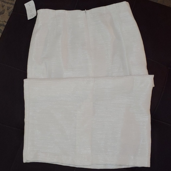 2 Piece White Skirt Suit - Picture 4 of 6